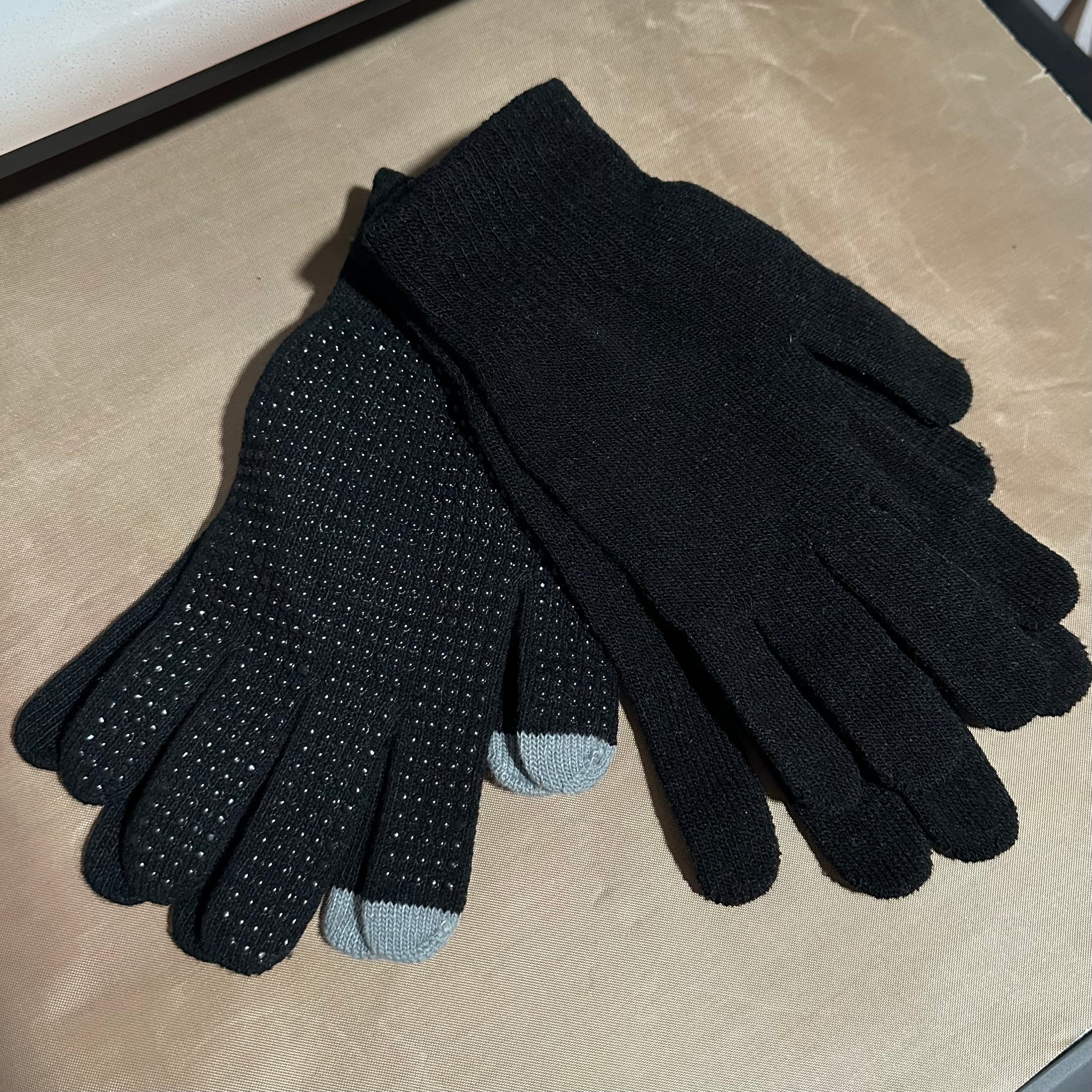 Set of 2 Gloves